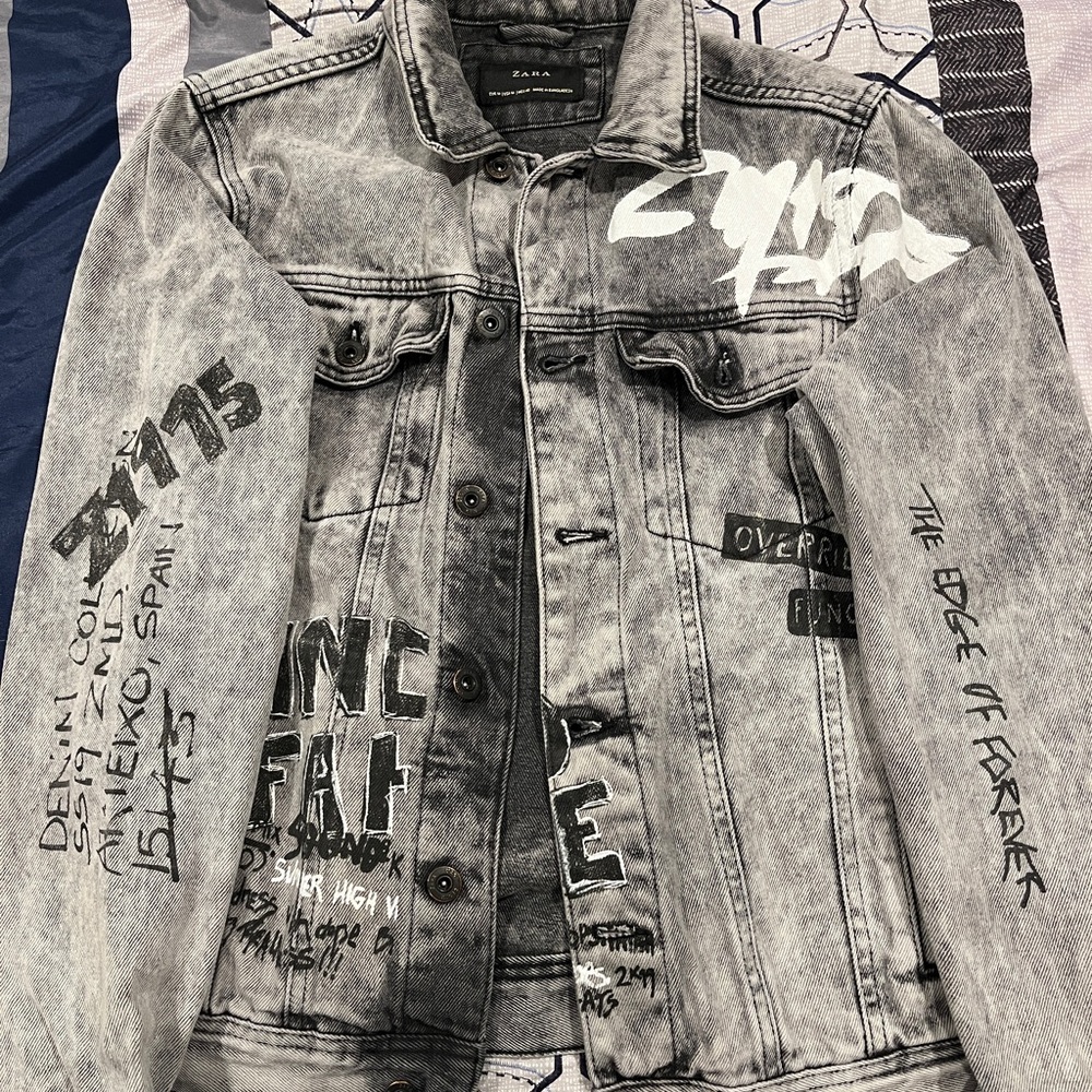 Zara Mens Medium Gray Denim Graffiti Jacket